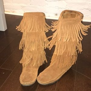MINNETONKA FRINGE MOCCASIN BOOTS